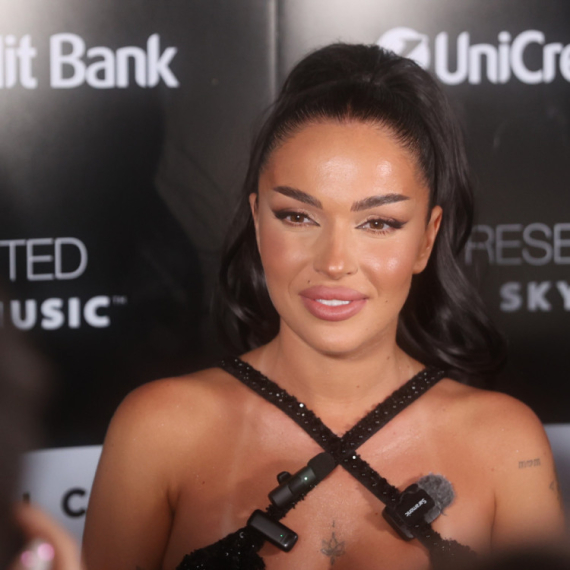 Našoj pevačici porodica zarobljena u Dubaiju: "To je nešto mnogo dublje i ozbiljnije" FOTO