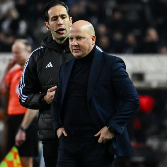 Grci "pecnuli" Nikolića: "Što se tiče protesta inače simpatičnog trenera AEK-a..."