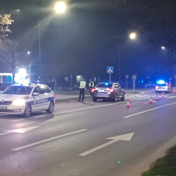 Teška saobraćajna nezgoda u Novom Sadu: Povređeni prevezen u UKCV na reanimaciju FOTO