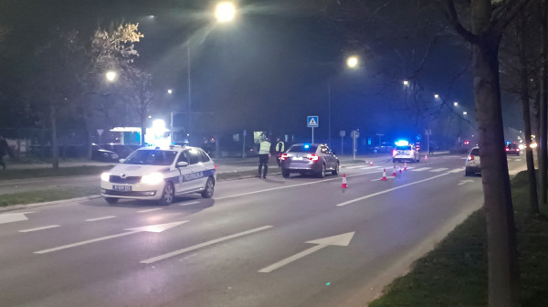 Teška saobraćajna nezgoda u Novom Sadu: Povređeni prevezen u UKCV na reanimaciju FOTO