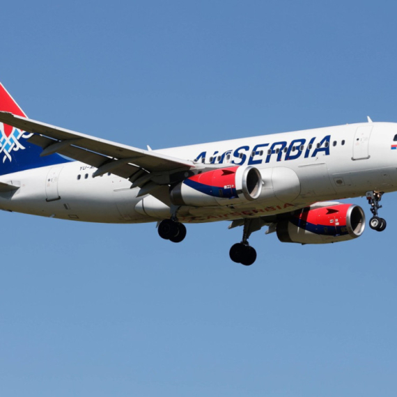 Hitno se oglasila "Er Srbija"; Prvi avion sa evakuisanim državljanima Srbije sleteo u Beograd