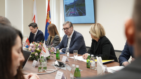 Vučić obišao dispečerski centar: "Ne smemo da pustimo da nam cena nafte podivlja, donećemo mere" FOTO