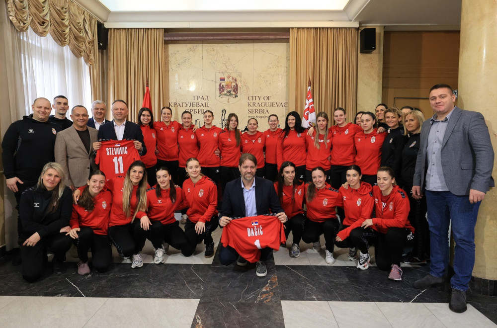 Rukometašice Srbije na prijemu kod gradonačelnika Kragujevca