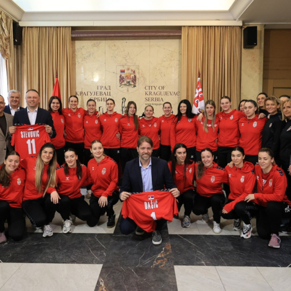 Rukometašice Srbije na prijemu kod gradonačelnika Kragujevca