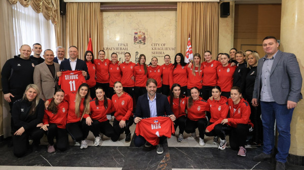 Rukometašice Srbije na prijemu kod gradonačelnika Kragujevca
