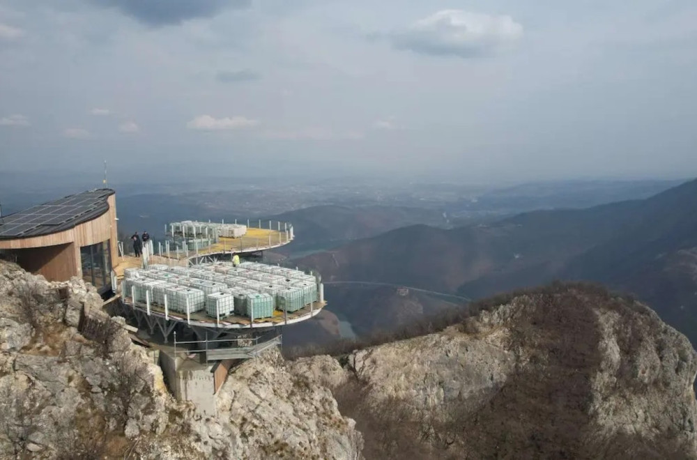 Nesvakidašnji prizor na vrhu Kablara: Ako je i bilo sumnje da li će da izdrži ― sada je sve jasno FOTO