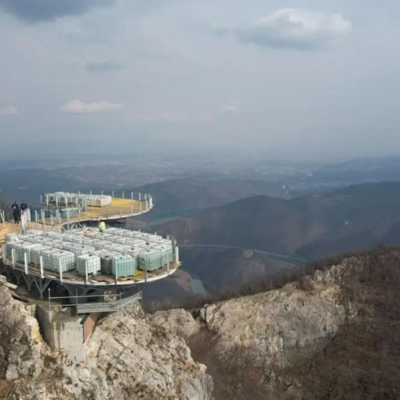 Nesvakidašnji prizor na vrhu Kablara: Ako je i bilo sumnje da li će da izdrži ― sada je sve jasno FOTO