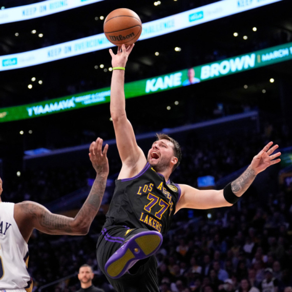 Dončić i Lebron srušili Pelikanse – spremni za duel sa Jokićem VIDEO