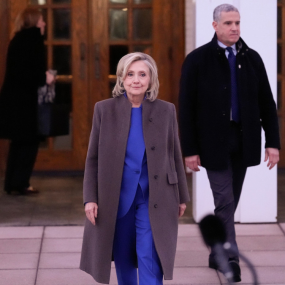 Bil Klinton opušten, Hilari zajedljiva: Procurili detalji ispitivanja o pedofilu