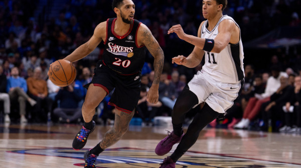 Filadelfija se obrukala pred svojim navijačima – Sparsi na +40 VIDEO