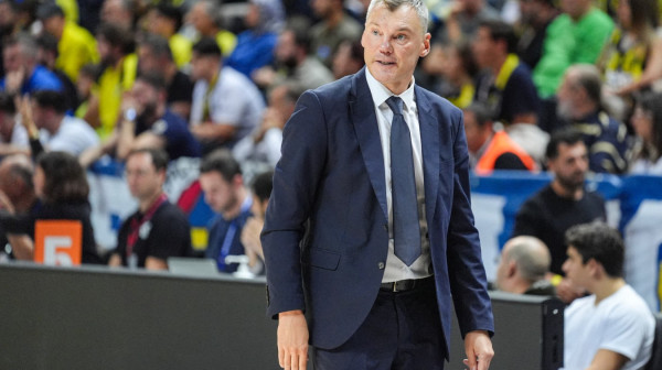 Šaras napustio Dubai – bezbedno se vratio u Istanbul VIDEO