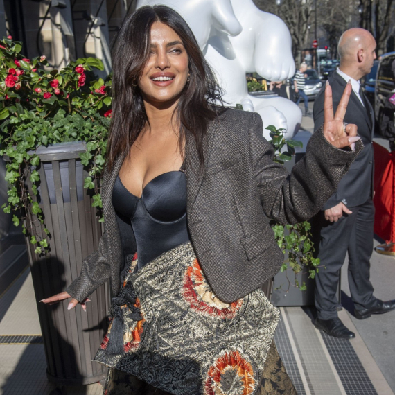 Najlepša na svetu pokazala lice bez šminke: Da li je moguće da ovako sija? FOTO