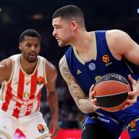 Košarkaši napustili Dubai i krenuli ka Beogradu FOTO