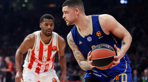 Košarkaši napustili Dubai i krenuli ka Beogradu FOTO