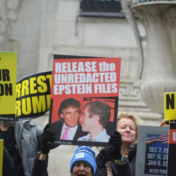 Tramp sklanja Epstajnove dosije sa interneta: Broj je zapanjujuć FOTO