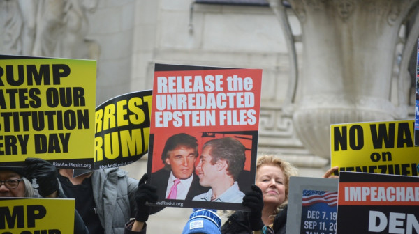 Tramp sklanja Epstajnove dosijee s interneta: Broj dokumenata je zapanjujući FOTO