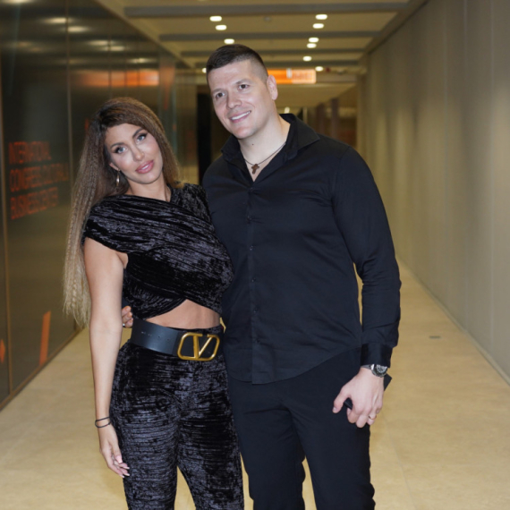 "Zaudara na urin": Žena srpskog pevača otkrila gde su ih smestili nakon Maldiva FOTO