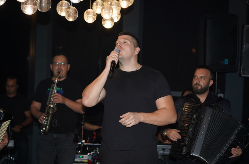Sloba Radanović prekinuo nastup: Svi gosti hitno napustili objekat