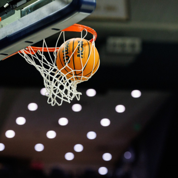 Neverovatna tuča košarkašica – sudija nokautirana, osam devojaka isključeno VIDEO