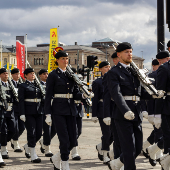 Svet na ivici ponora, a zapadna sila modernizuje vojni orkestar VIDEO