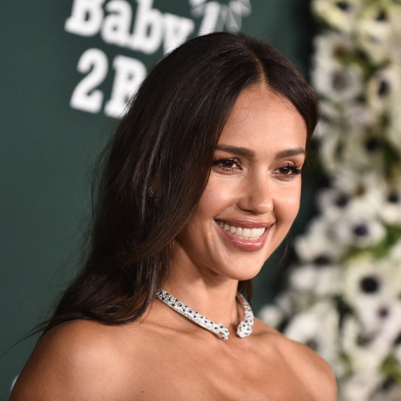 Drastična promena imidža jedne od najlepših glumica: Ludo zaljubljena i nikad lepša FOTO