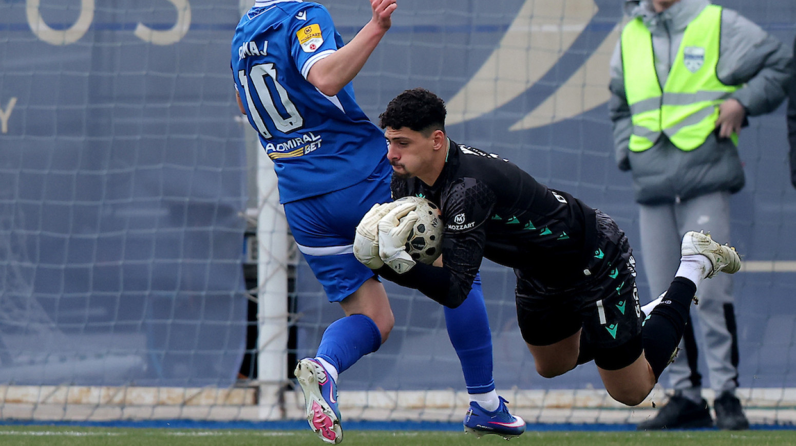 Užasne scene u Pazaru – Mateus dobio udarac u glavu, odmah zamenjen!