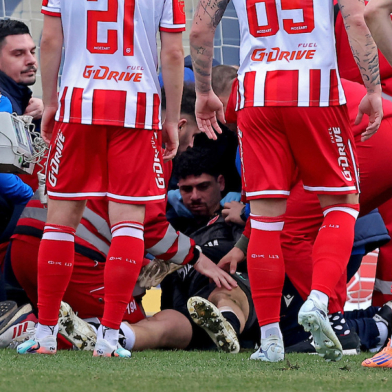 Užasne scene u Pazaru – Mateus dobio udarac u glavu, odmah zamenjen! FOTO