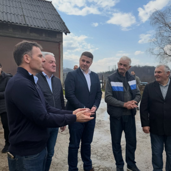 Mali posetio domaćinstvo Broćić: Srpskom seljaku potrebne su njive i putevi FOTO