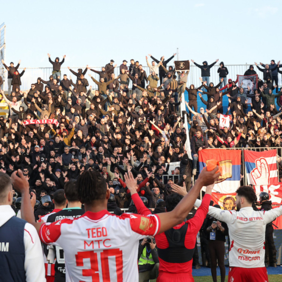 "Delije" prave haos u Novom Pazaru VIDEO