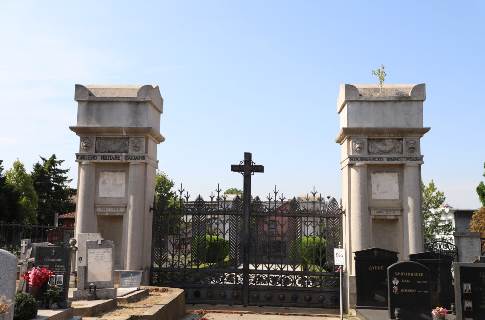 Položeni venci na Novom groblju: Obeleženo 110 godina od evakuacije srpske vojske sa obala Albanije