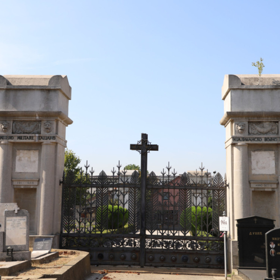 Položeni venci na Novom groblju: Obeleženo 110 godina od evakuacije srpske vojske sa obala Albanije