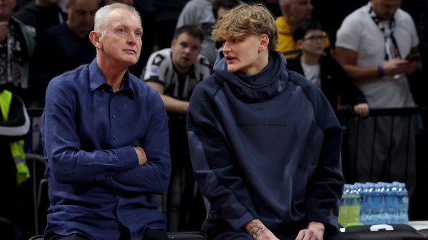 Paspalj "domaćin" u Atini