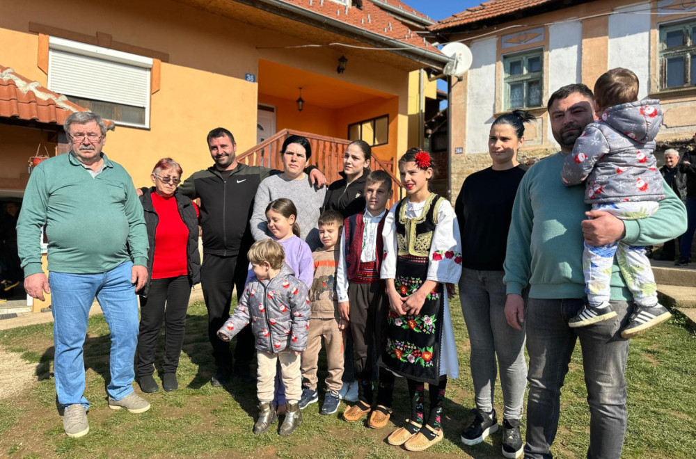 Gerzići iz Viče ostali na dedovini: Obrađuju 60 hektara zemlje, u štalama preko 100 grla stoke FOTO