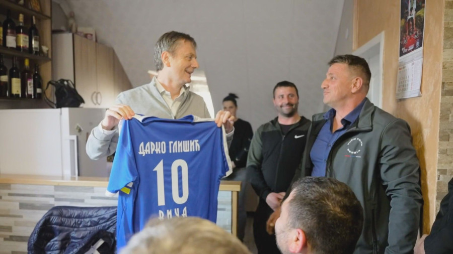 Gerzići iz Viče ostali na dedovini: Obrađuju 60 hektara zemlje, u štalama preko 100 grla stoke FOTO