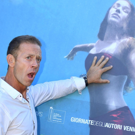 Zvezda 18+ filmova tužio 16 koleginica; Posvađali se zbog seksa FOTO