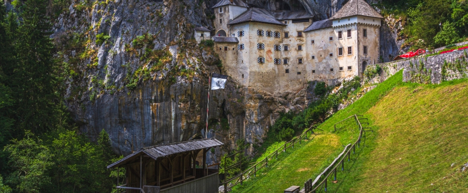 Najneobičniji dvorac na svetu; Uklesan je u litici, a evo koliko košta ulaznica FOTO/VIDEO