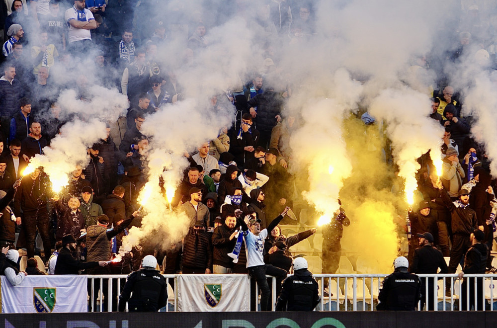 Troje uhapšeno posle haosa na meču Novi Pazar – Crvena zvezda; Muškarac pretučen, povređeni policajci