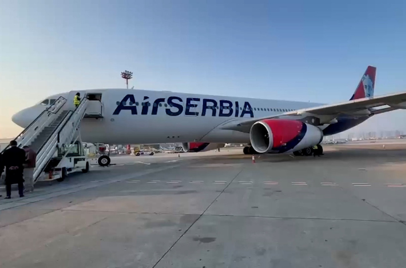 Srpski državljani bezbedno evakuisani iz UAE; Avion Er Srbije sinoć sleteo u Beograd; Spaseno 14 beba