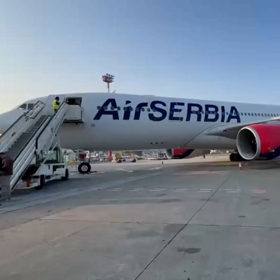 Srpski državljani bezbedno evakuisani iz UAE; Avion "Er Srbije" sinoć sleteo u Beograd; Spaseno 14 beba