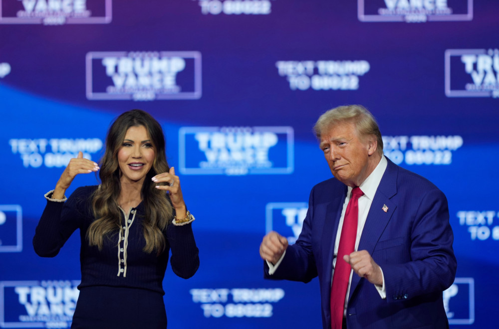 Trampova ICE barbika izblamirala muža, morao da učestvuje u bombifikacijii FOTO