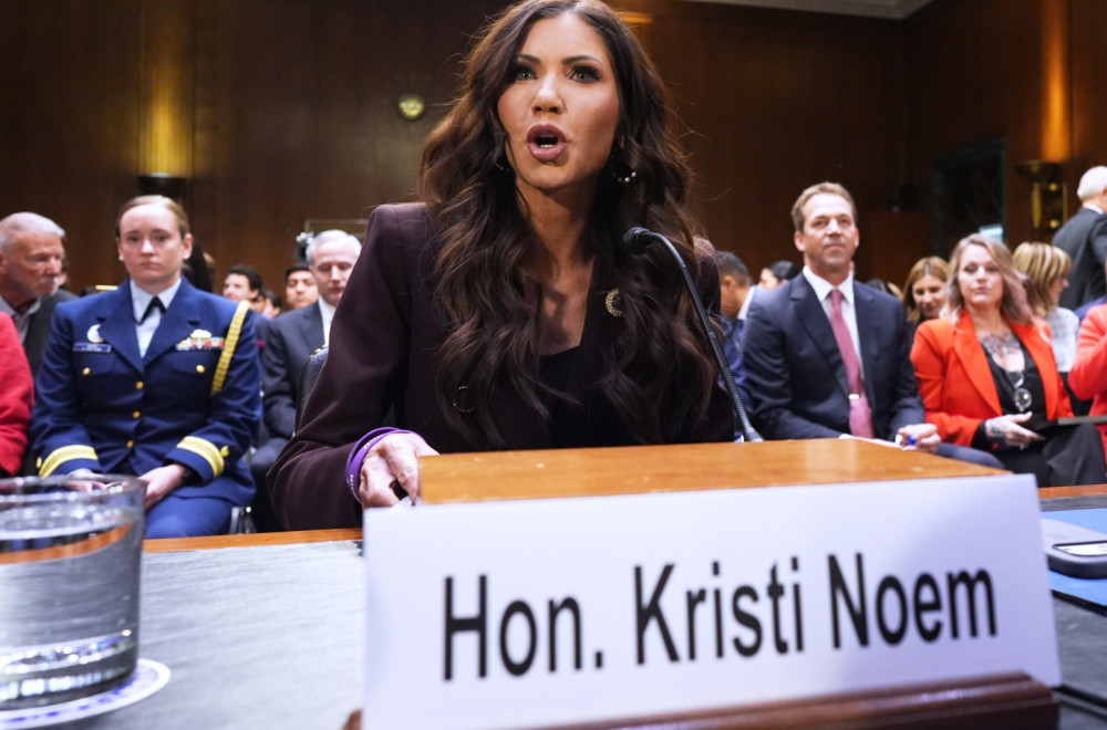 Trump smenio ICE barbiku nakon skandala, porodica njenog muža poručuje: Trpi poniženje zbog vere