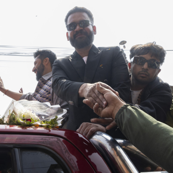 Reper pobedio na izborima u Nepalu – postaće premijer FOTO/VIDEO