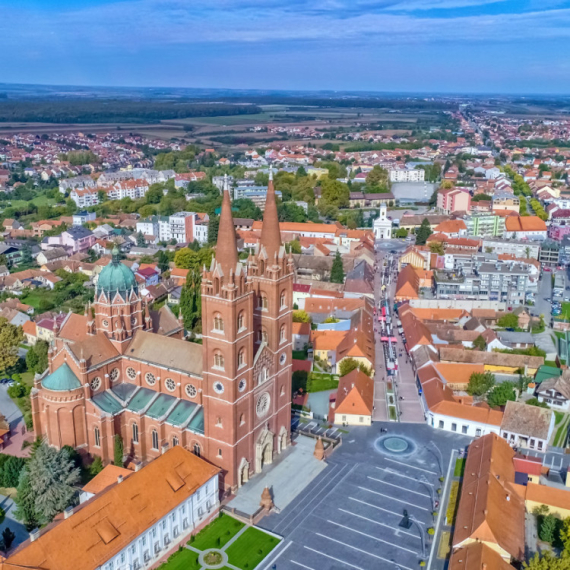 Mladić klanjao ispred poznate hrvatske crkve, vernici u šoku: Tvrdi da je otkrio staru džamiju VIDEO