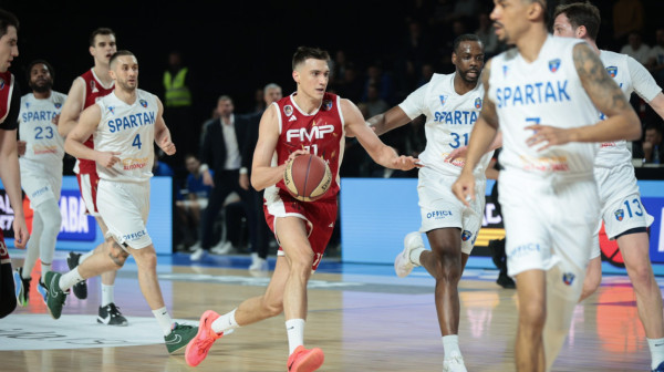 Lud meč u Subotici: Spartak pobedio FMP posle drame