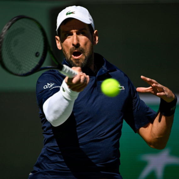 Detalj koji nije smeo da promakne – Đoković povraćao na terenu?! VIDEO