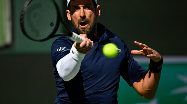 Detalj koji nije smeo da promakne – Đoković povraćao na terenu?! VIDEO