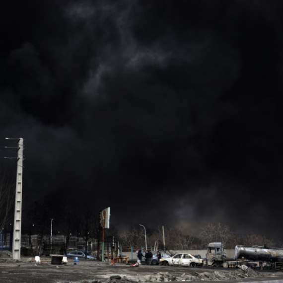 Iran klizi ka "zombi državi"; Tramp je otvorio Pandorinu kutiju haosa