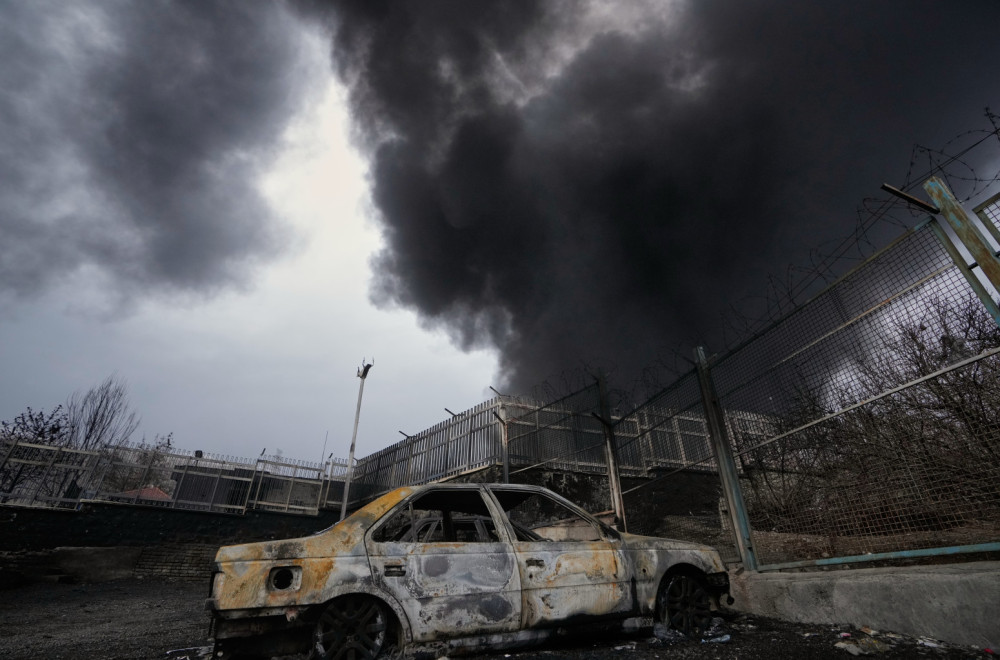 Iran attacked the Emirates and Israel; Rockets tear through the sky; Black smoke billows over Tehran VIDEO