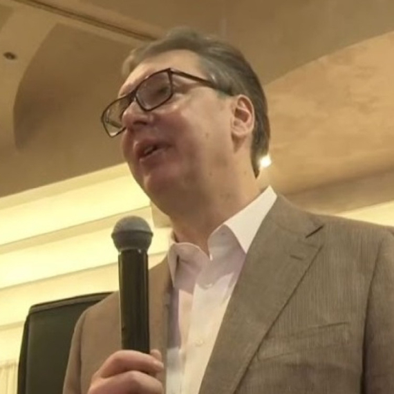 Vučić sa damama u Krnjači povodom 8. marta: "Žene su te koje drže naše društvo i državu"