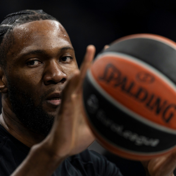 Bruna Fernanda izveli sa terena! VIDEO